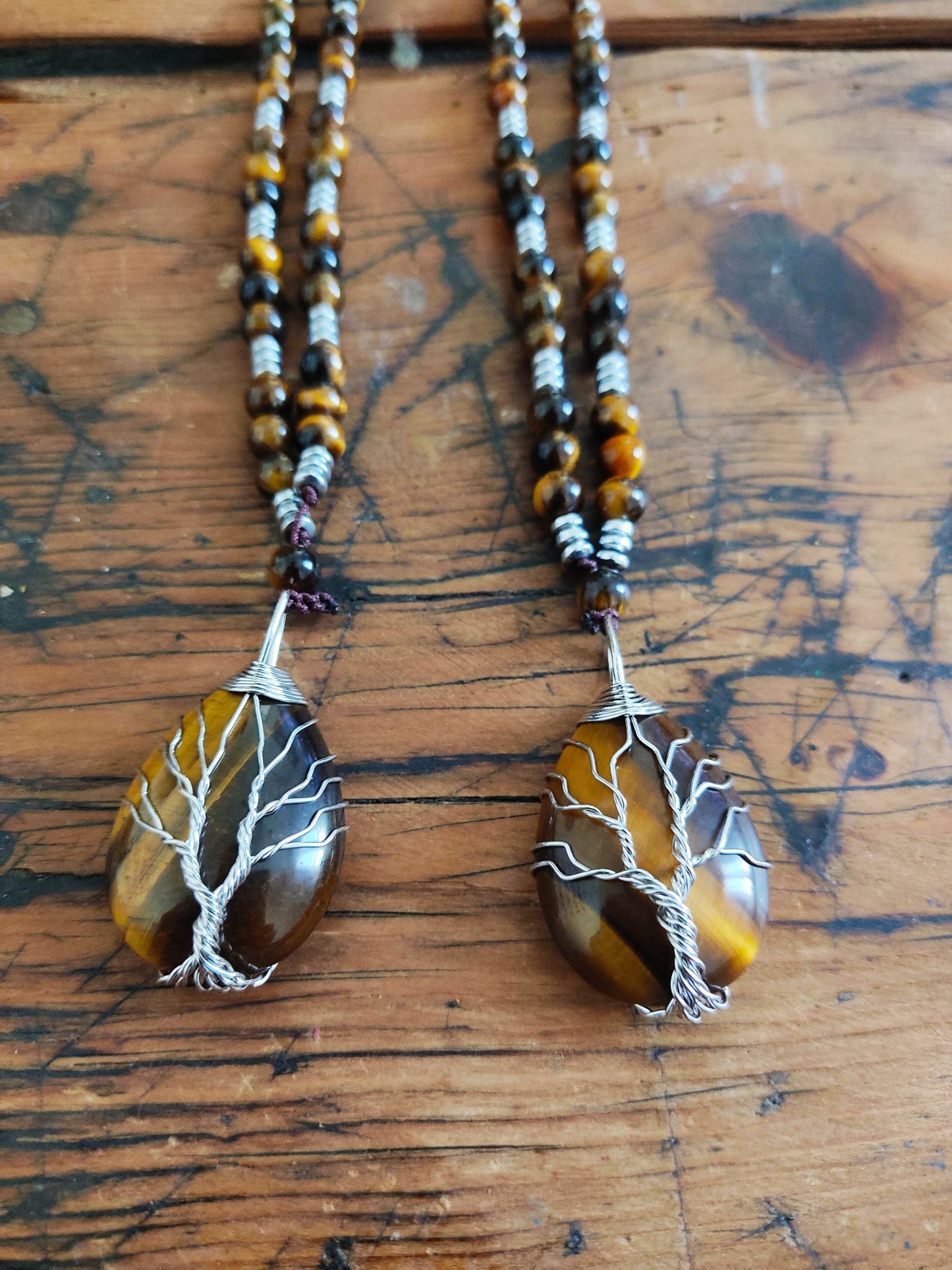 Collier yggdrasil arbre de vie en oeil de tigre - pierre