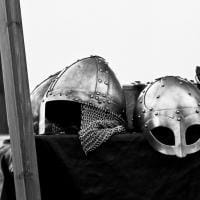 Un groupe de guerriers vikings d’élite en armure de la garde varangienne de l’âge des Vikings.
