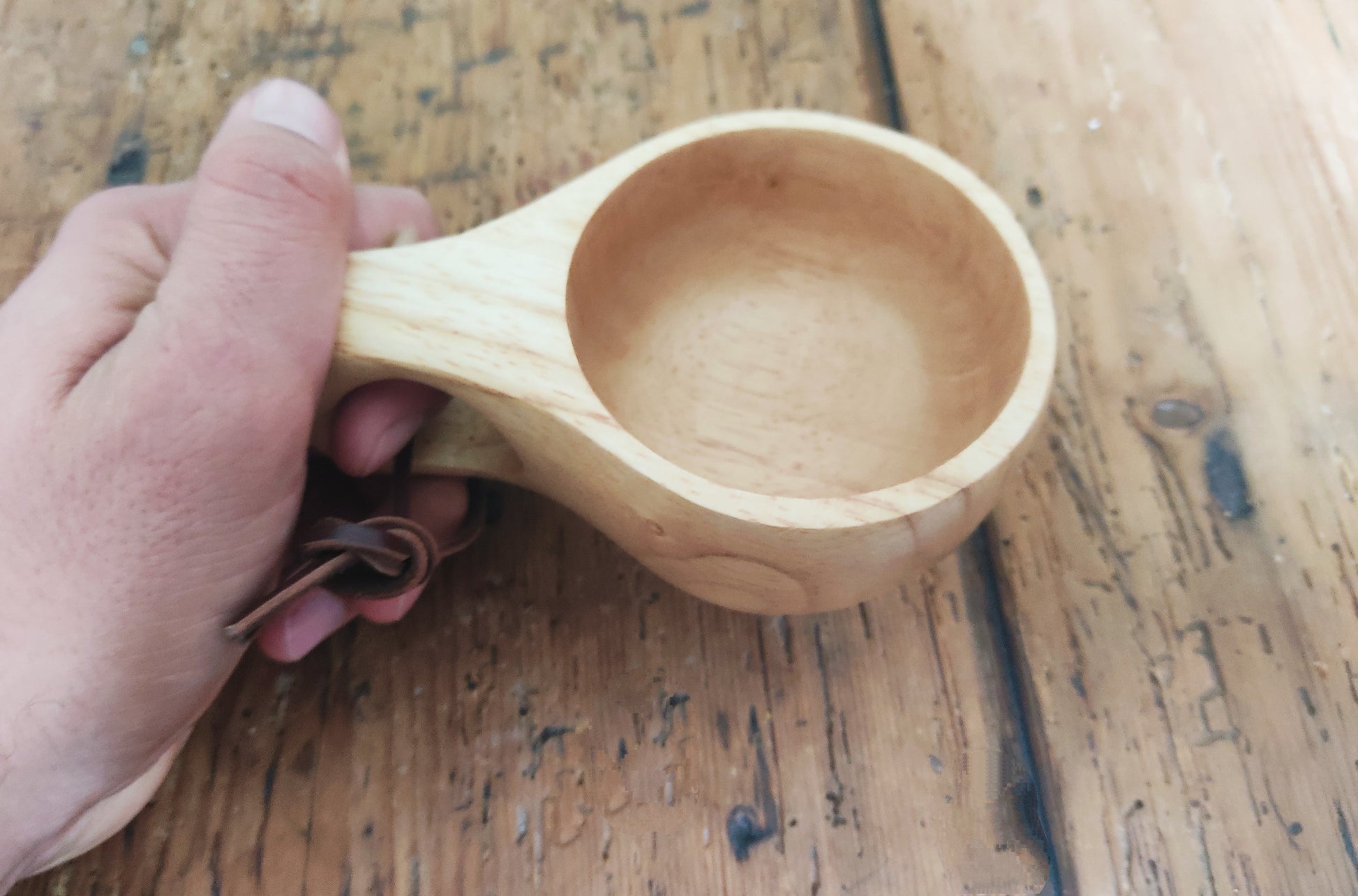 Tasse scandinave ’ BERCHTA ’ en bois d’hévéa