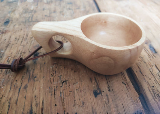 Tasse scandinave ’ BERCHTA ’ en bois d’hévéa